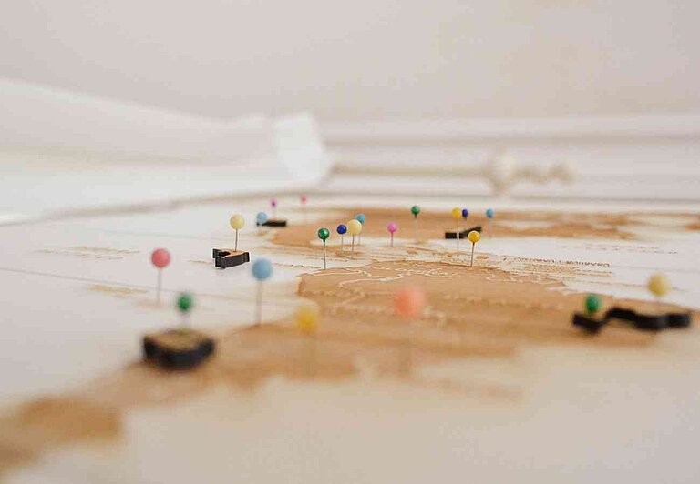 carte géographique avec pins pour localisation