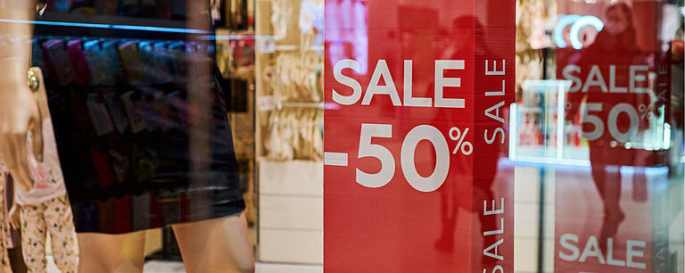 Peak Season E-Commerce Sale in the US